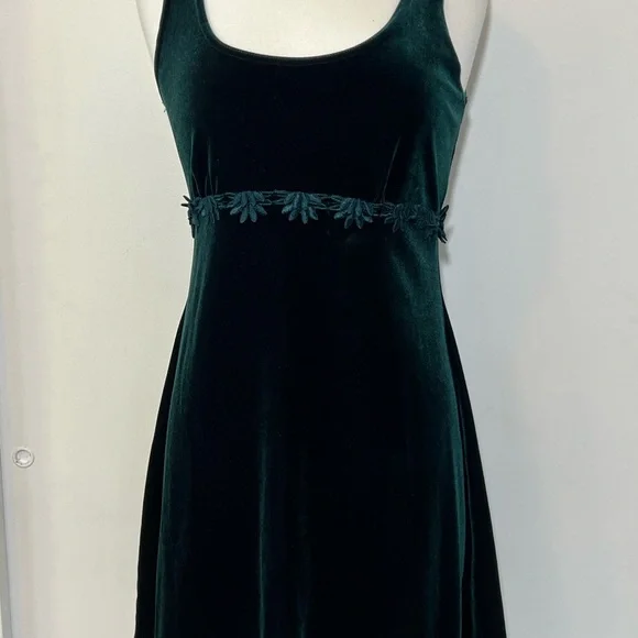 Vintage DJI Green Crushed Velvet swing Dress - Picture 1 of 3